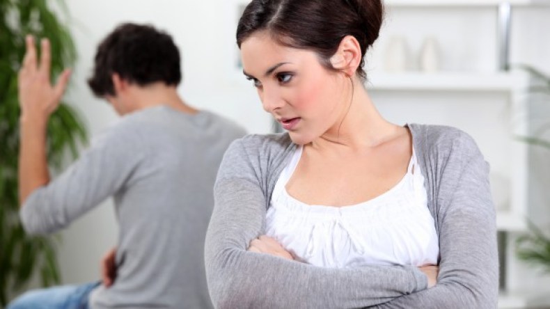 كلما تشاجرت مع زوجك واجهت احتمال زيادة وزنك!