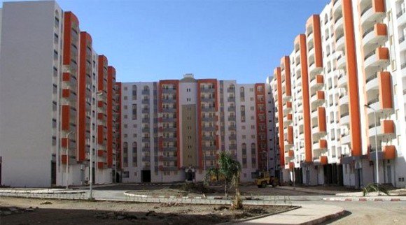 Signature d'une convention de 330 milliards DA pour un programme de 120.000 logements AADL