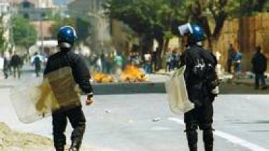 Ouargla: Unemployed Protesters Clash With Police, Superintendent Injured