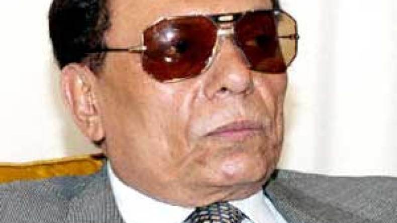 عادل إمام ينفي ترشحه وزيرا للثقافة في مصر