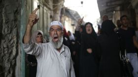 هذا الأقصى تنتهك حرمته فأين هبَتكم يا مسلمون؟