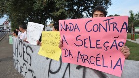 الرافضون للمونديال: لسنا ضد الجزائر.. مشكلتنا مع الحكومة البرازيلية وبلاتير