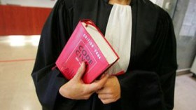 محامية‮ ‬تترجى‮ ‬رئيسة‮ ‬محكمة‮ ‬لتبرئة‮ ‬موكلها‮