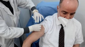 بلمهدي يتلقى الجرعة الأولى من لقاح كورونا