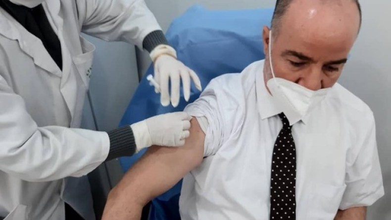 بلمهدي يتلقى الجرعة الأولى من لقاح كورونا