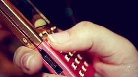 شاب يقتل أخته بسبب مكالمة هاتفية