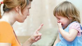 هذه الأخطاء التربوية الأكثر شيوعا.. تجنبيها؟