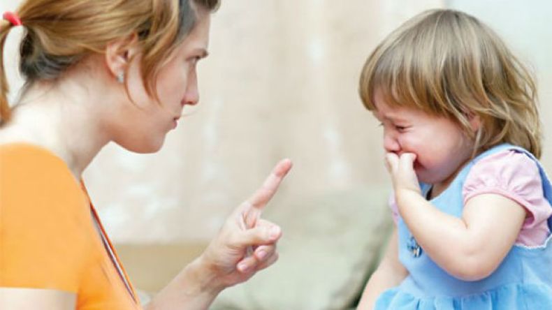 هذه الأخطاء التربوية الأكثر شيوعا.. تجنبيها؟