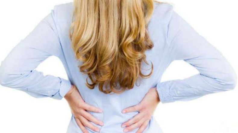 آلام أسفل الظهر عند النساء.. الأسباب والعلاج