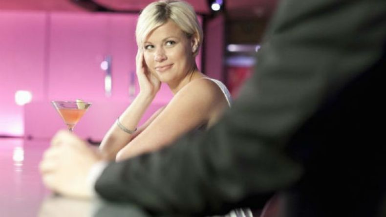 زوجات المسؤولين وخليلاتهم علب سوداء لأسرار الدولة