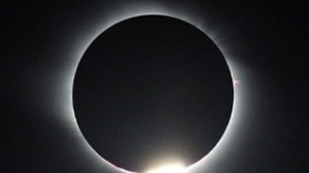 خسوف كلي  للقمر في الجزائر لـ100  دقيقة هذا الأربعاء