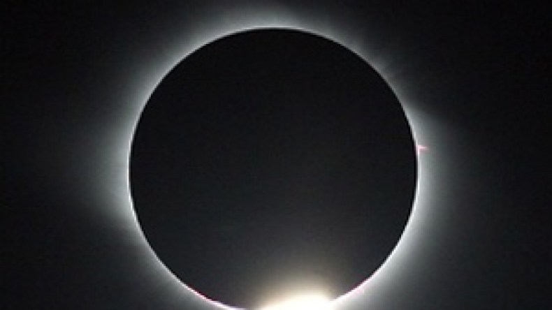 خسوف كلي  للقمر في الجزائر لـ100  دقيقة هذا الأربعاء