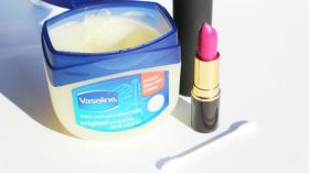 الفازلين.. استخدامات جمالية تتعدى تهدئة الحروق