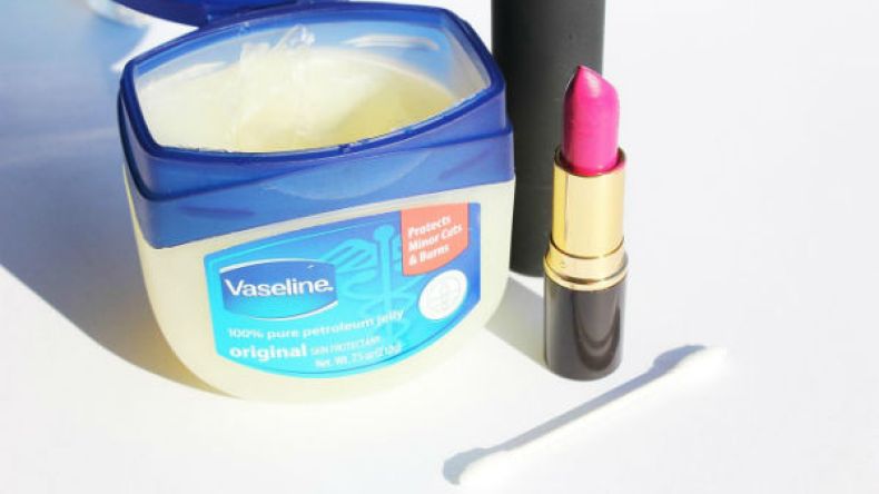 الفازلين.. استخدامات جمالية تتعدى تهدئة الحروق