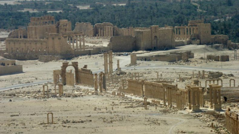 القوات الأمريكية تهدد بضرب تدمر