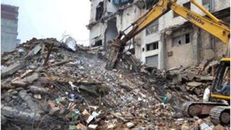 انهيار بناية 3 طوابق ووفاة ربة منزل في الإسكندرية