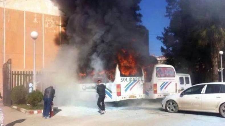 حريق يلتهم حافلتي ممثلي الكرة البجاوية