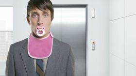 هكذا تؤثِّر أخطاء التربية على حياة الزوج “ابن أمه”؟