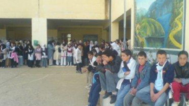 وفاة تلميذة بعد سقوطها على قضيب حديدي  بإكمالية تيزي راشد بتيزي وزو يثير سخط سكان المنطقة