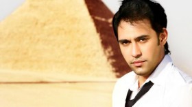 مغنٍ مصري موالٍ لمبارك يهاجم الشيخ العريفي