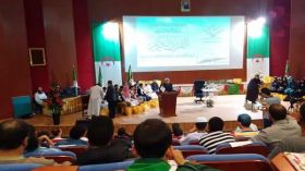 أساتذة العلوم الإسلامية يكرمون “حملة الوحي”