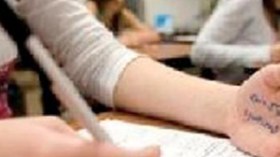 تلاميذ يشنون هجوما عنيفا على الأساتذة بعد منعهم من الغش