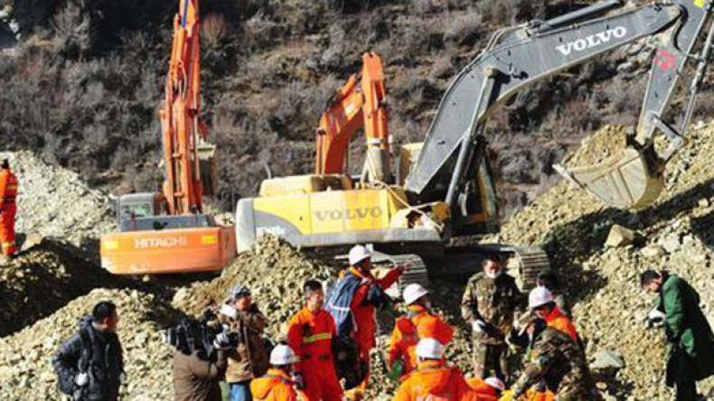 25 مفقودًا جراء انهيار أرضي في منجم بالصين