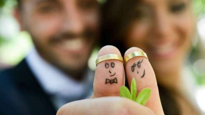 أحكام خاطئة عن الزواج تلقّن للعزاب!