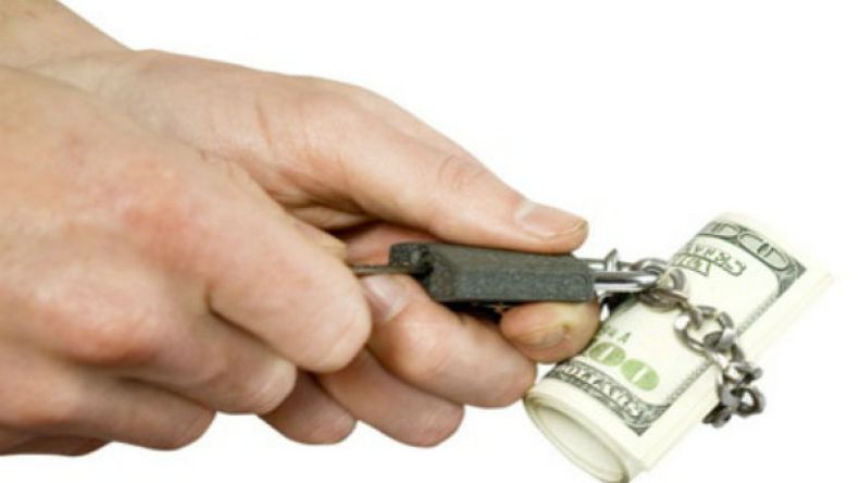 احذري الارتباط برجل بخيل!