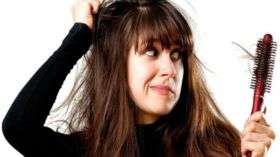 تساقط الشعر.. الأسباب والعلاج