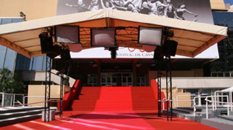 العرب يدخلون مهرجان “كان” كثوار بعد أن عجزوا عن دخوله كفنانين