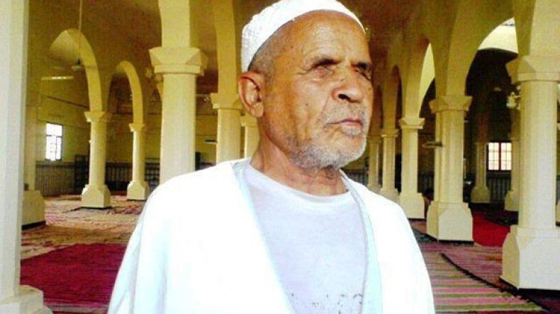 كفيف يحفظ كتاب الله عن طريق استراق السمع