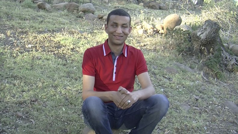 حفظي القرآن أهلّني لأكون منشدا عالميا والله عوّضني نقص البصر