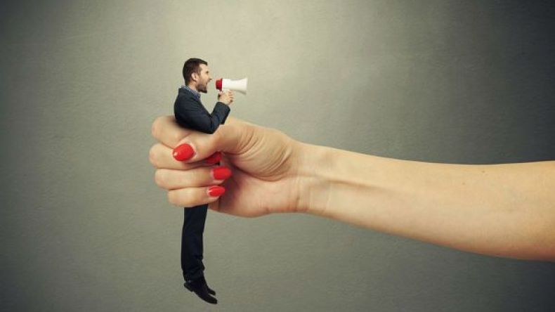 زوجتي المتسلطة.. كيف أكسر شوكتها؟!