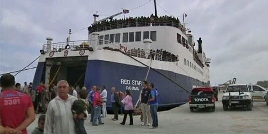 Libye: un bateau en route vers Tripoli pour évacuer des migrants