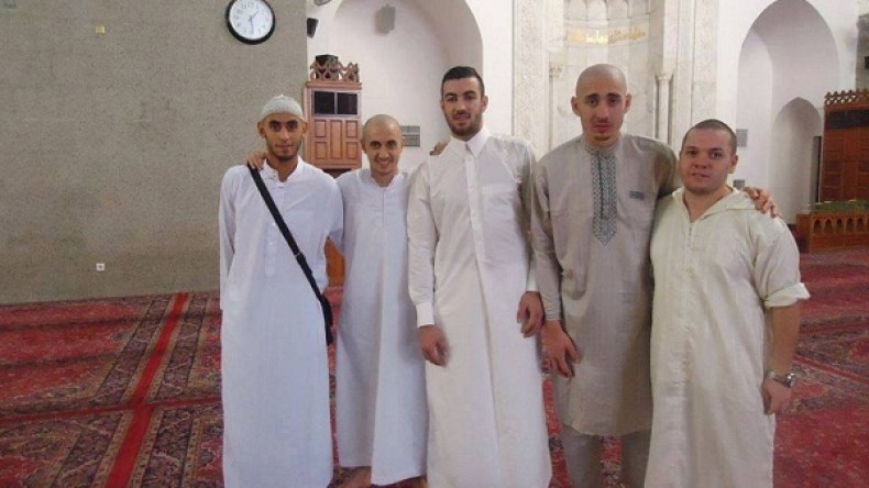 معتمرو “الخضر” يواصلون رحلة العبادة بالبقاع المقدسة