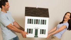 سعادتك في بيتك فلا تبحث عنها في حديقة الغرباء!