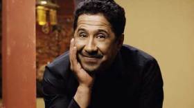 الملك محمد السادس يهدي الشاب خالد فيلا في المغرب