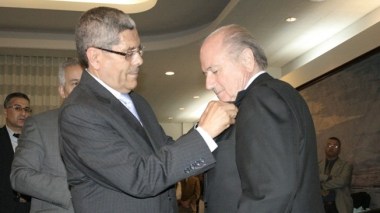 FIFA President Sepp Blatter receives high Algerian distinction