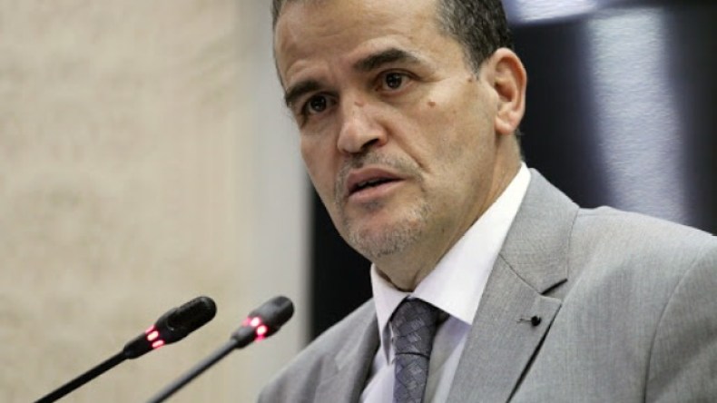 اللافتات التجارية المكتوبة باللّغة الفرنسية.. رزيق يوضح