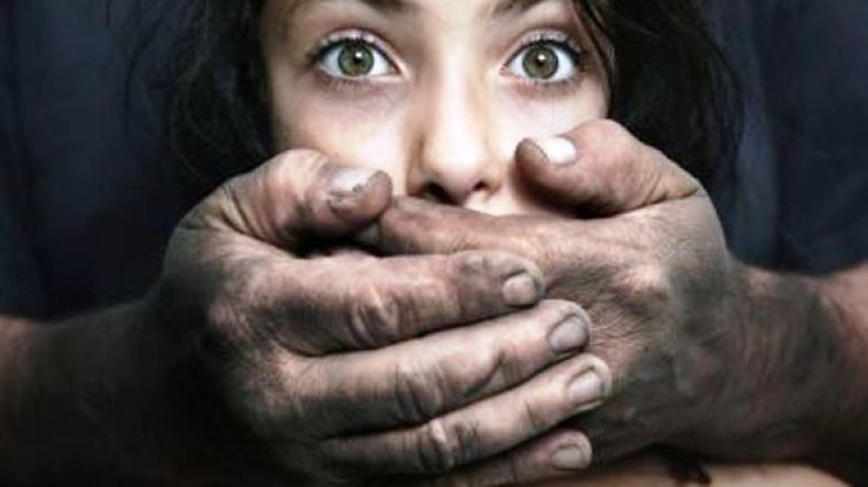 عصابة أشرار تخطف فتاة من خطيبها بتبسة