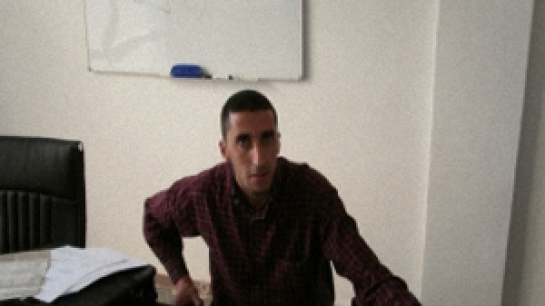 مبدع يحمل هم الشباب والوطن وينتظر التشجيع والدعم