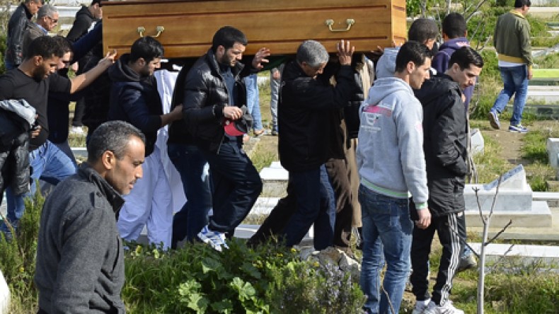 ياسين قُتل بالرصاص لأنه ضايق شرطيا فرنسيا بسيجارته!