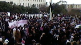 طلبة جامعة يحيون عيد الطالب على وقع الاشتباكات بمستغانم