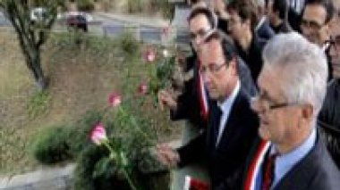 Massacres du 17-Octobre 1961: plaque commémorative à Paris à la mémoire des victimes sur le pont de Clichy