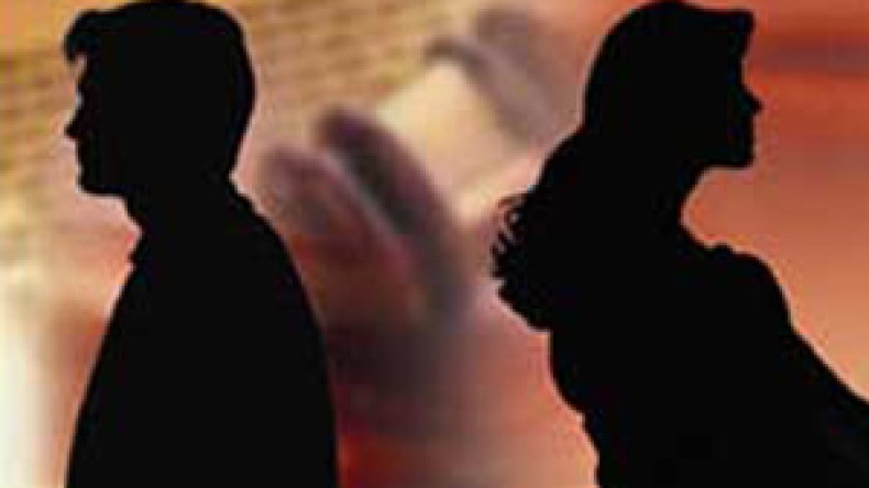 زوج مصري يرمي زوجته الجزائرية في شوارع الإسكندرية