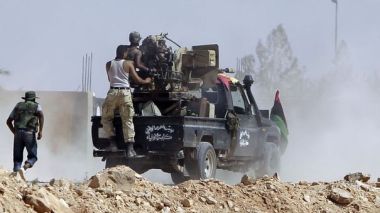 Libye: les anti-Kadhafi accentuent la pression à Syrte, CNT reconnu à l'ONU