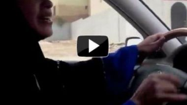 Arabie: elle brave l'interdiction de conduire et provoque un accident mortel