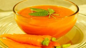 شوربة الجزر بصدر الدجاج