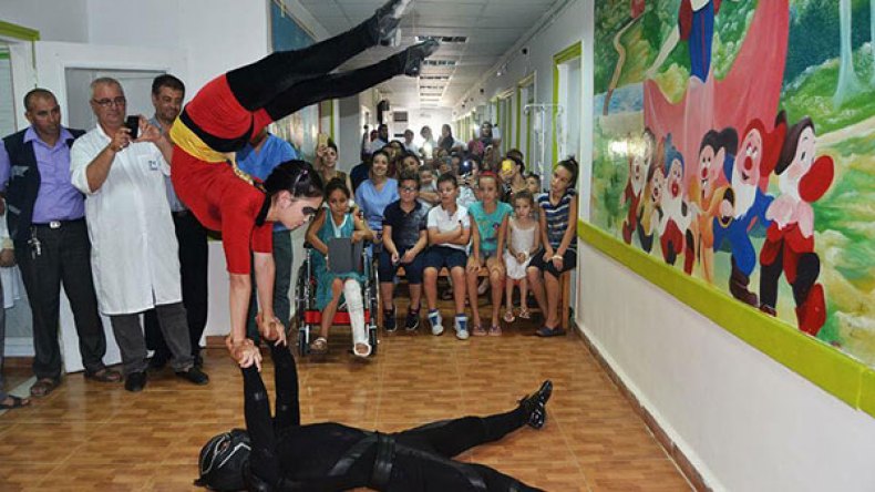 باتمان.. سوبرمان وسبيدرمان يزورون الأطفال المرضى بمستشفى بجاية